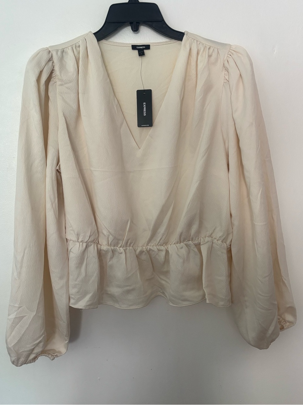 Express Ivory V-Neck Long Sleeve Peplum Blouse Size L NWT
